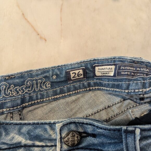 #33 Miss Me Distressed Denim Shorts with Floral Embellishments - Size 26 - Picture 5 of 5